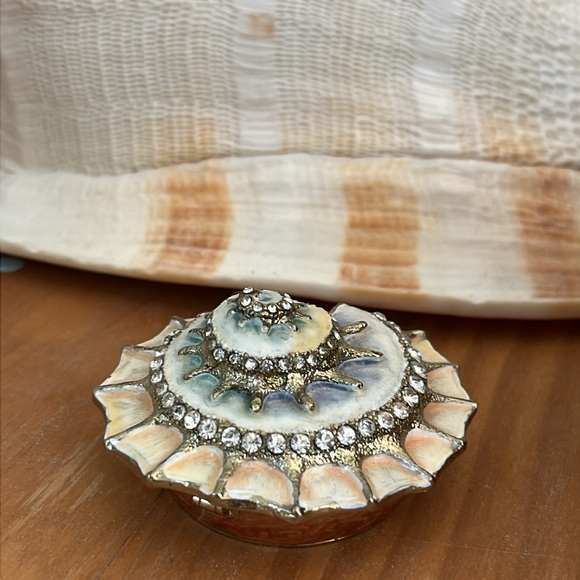 Nautilus shell enamel and rhinestone trinket box 2 x. 2.5 inches beachy colors - Picture 13 of 14